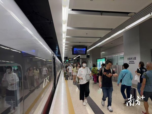 盈为国际 广深港跨境客流上半年突破1500万人次