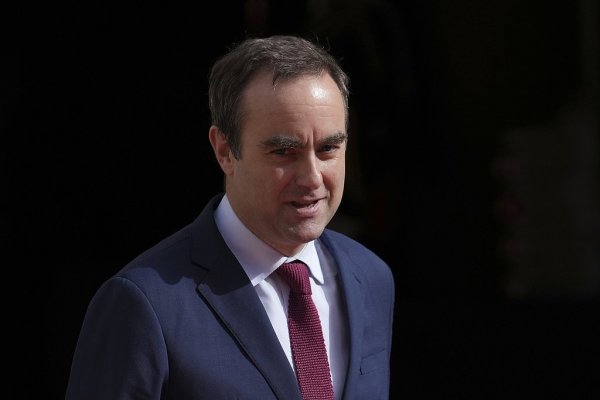 深资管 一周“辞职-复职”反转！勒科尔尼再任法国总理，政局仍陷弹劾风险